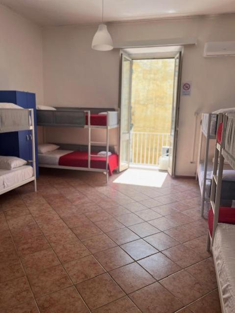 Coremi Hostel Наполи Екстериор снимка