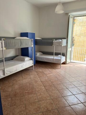 Coremi Hostel Наполи Екстериор снимка